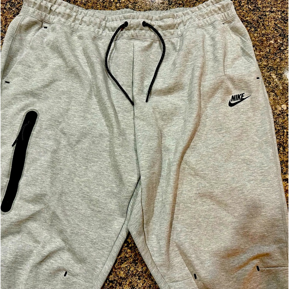 NEW Nike Tech standard fit, high rise 2X joggers